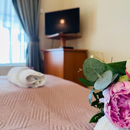 ギュラCozy Garden Apartmanアパートメント エクステリア 写真