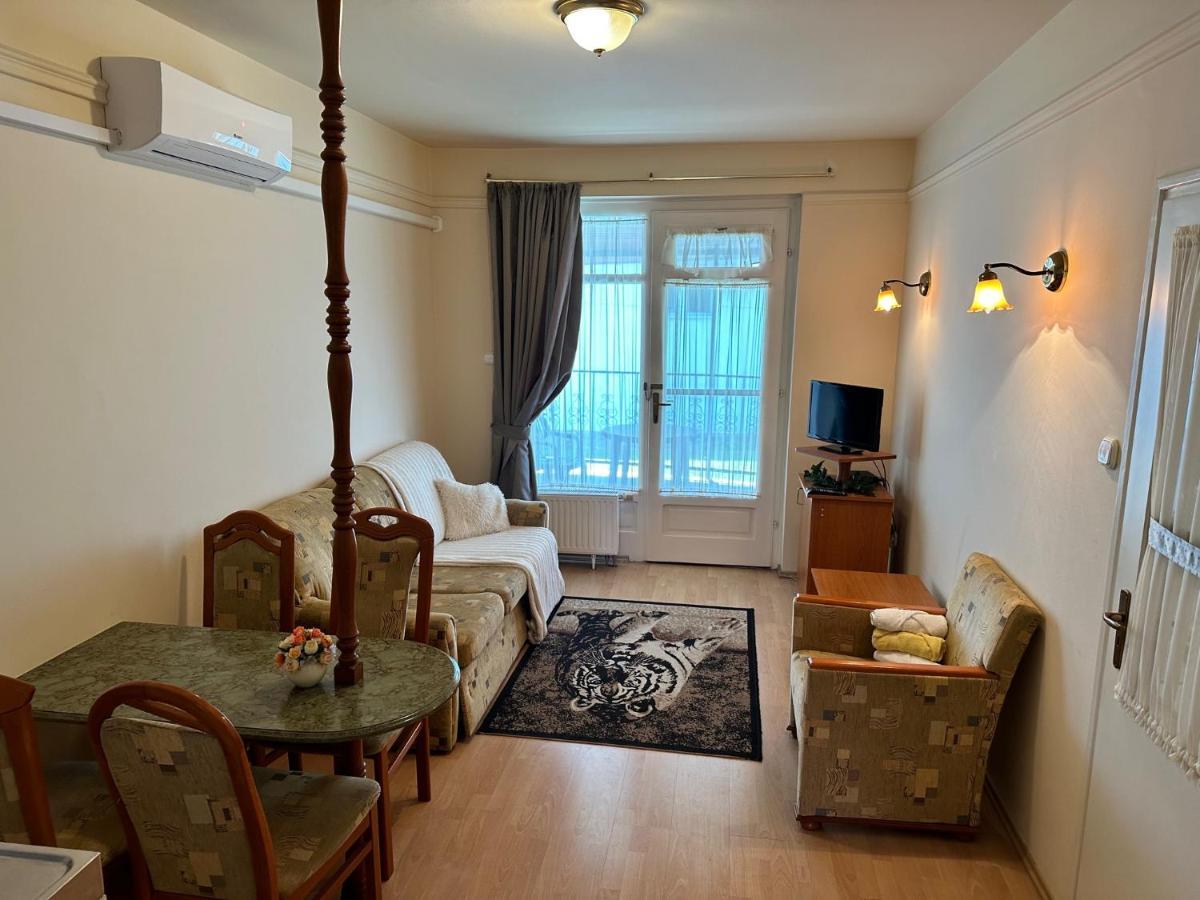 ギュラCozy Garden Apartmanアパートメント エクステリア 写真
