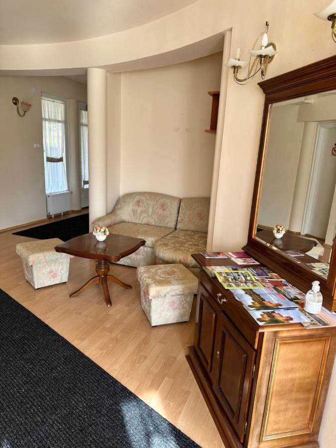 ギュラCozy Garden Apartmanアパートメント エクステリア 写真