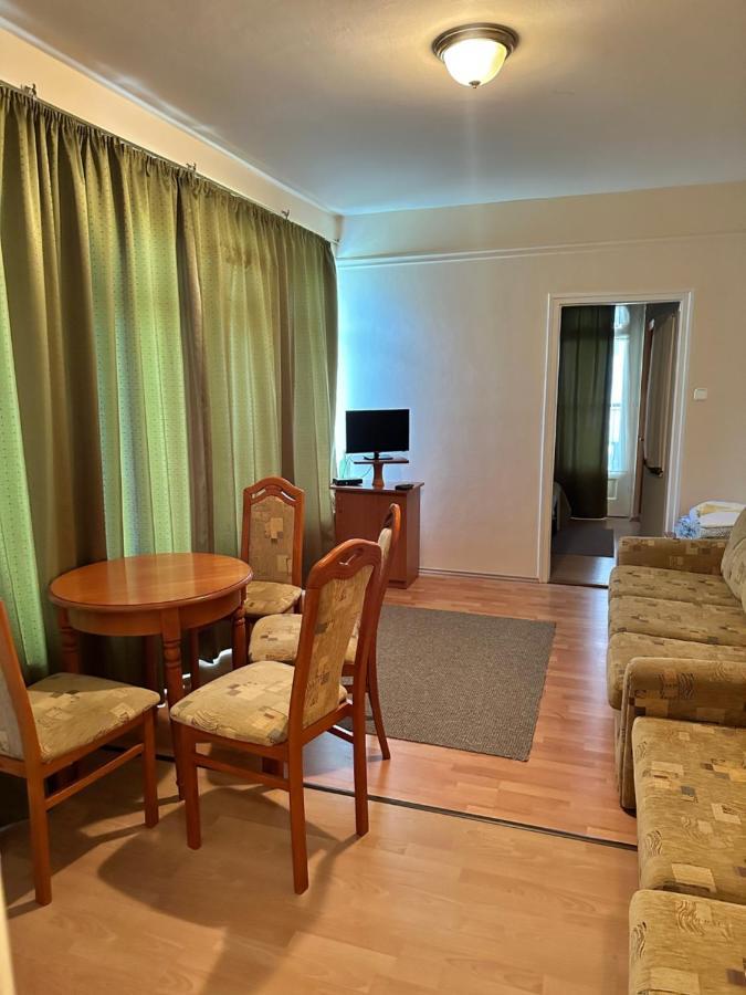 ギュラCozy Garden Apartmanアパートメント エクステリア 写真