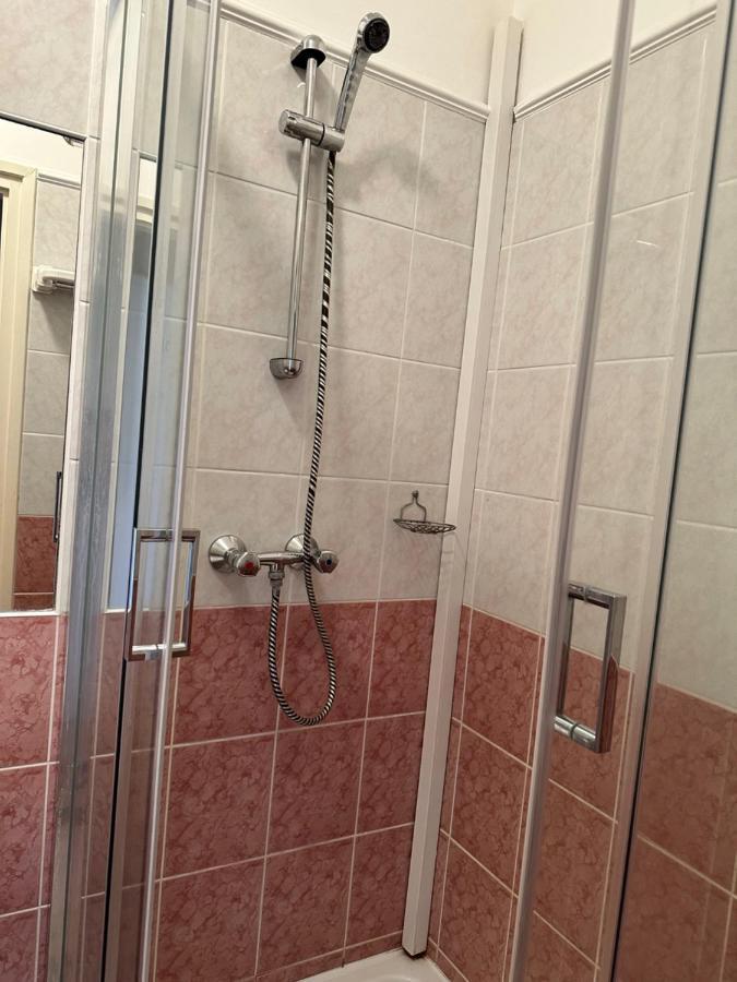 ギュラCozy Garden Apartmanアパートメント エクステリア 写真