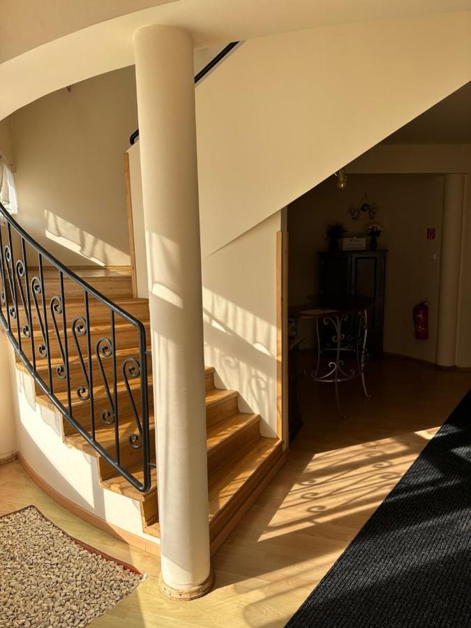 ギュラCozy Garden Apartmanアパートメント エクステリア 写真